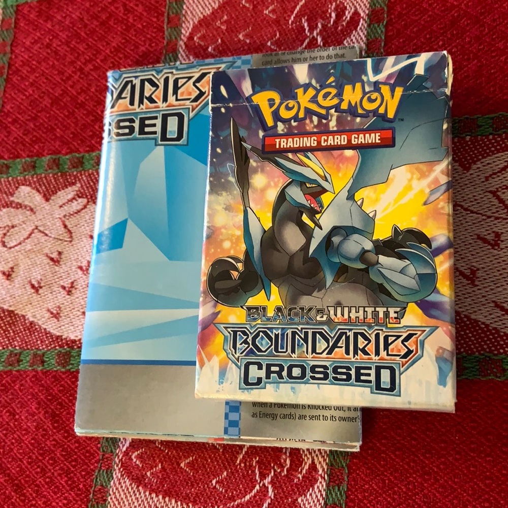 Pokémon TCG Iceshock Theme Deck w/ Play Mat (Boundaries Crossed Black & White)